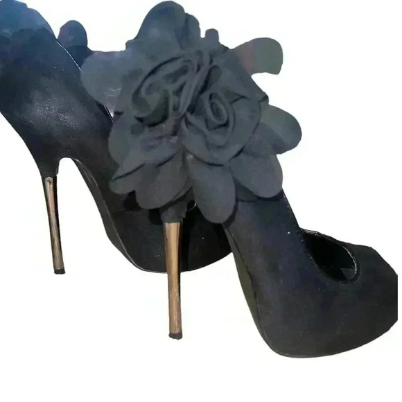 Call IT Spring Black Stilettos with beautiful Flower - Picture 2 of 15